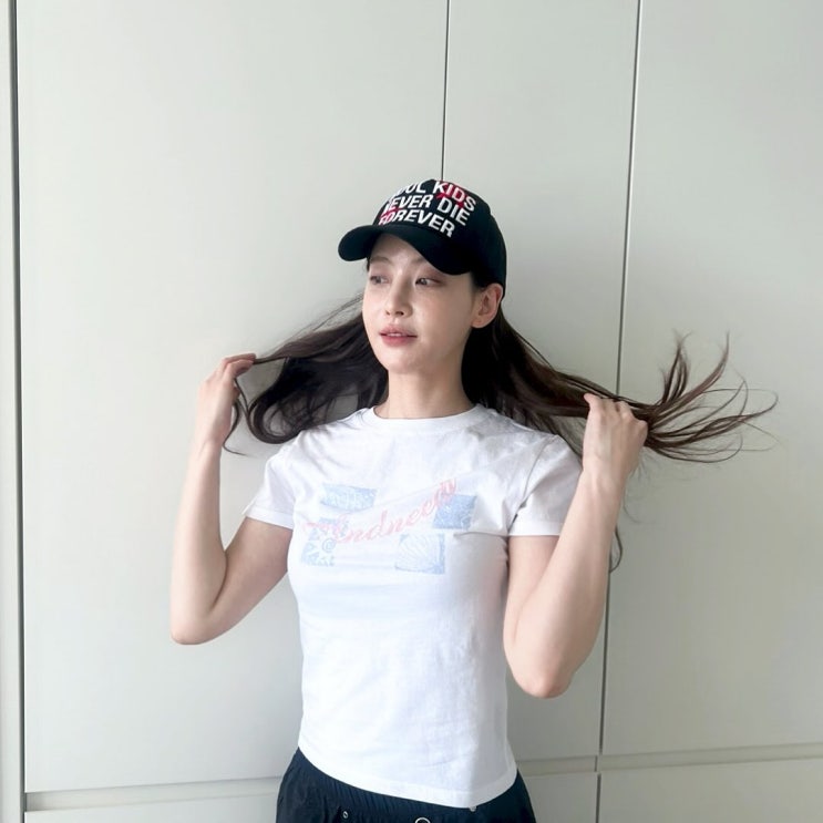  오연서, 반칙급 비율! 여름 꾸안꾸룩 스타일인 반팔 티셔츠 하나 입었을 뿐인데