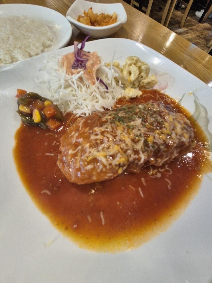  부산역밥집 경양식달과6펜스 맛도리치즈돈까스 혼밥도좋아요