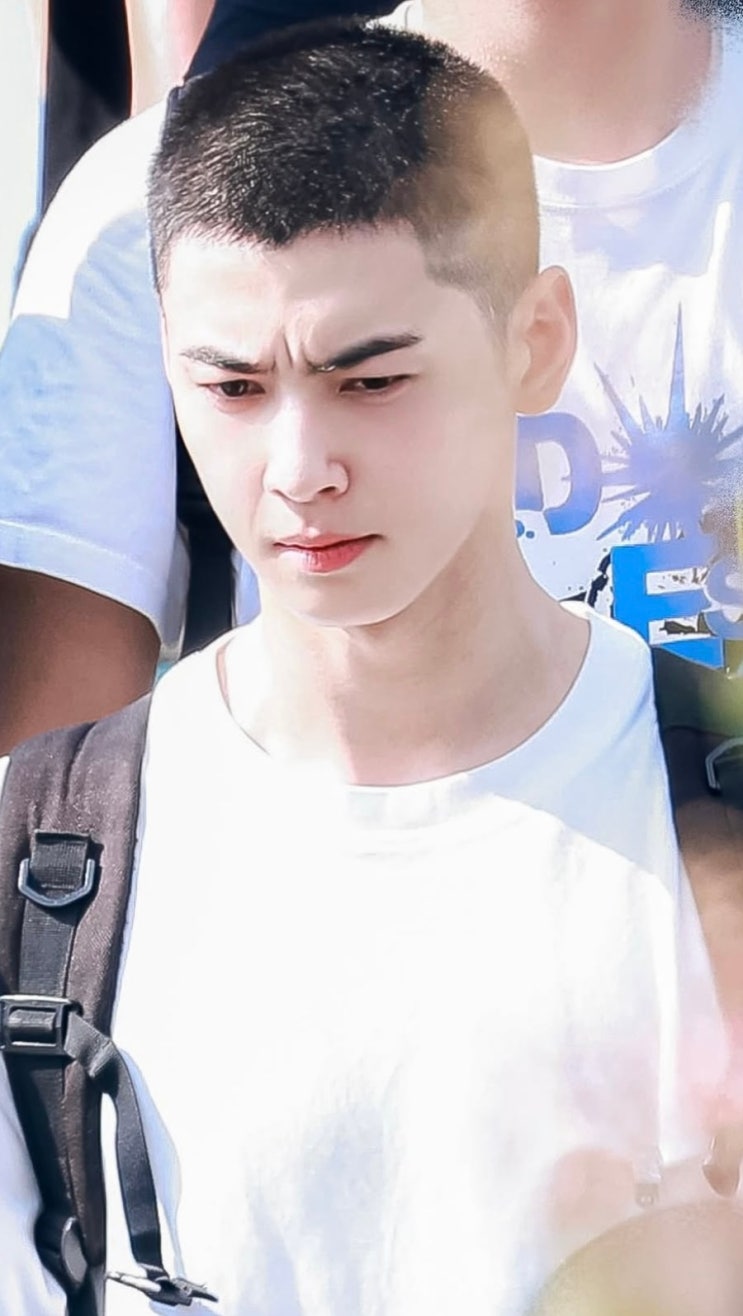 <b>차은우 훈련병</b> 근황 공개! 윤산하와 주고받은 메시지부터... 