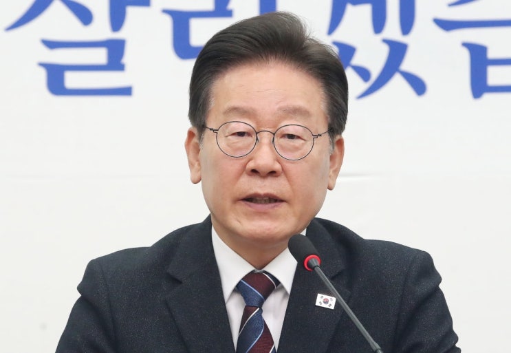 이 대통령 "균형발전은 <b>국가 생존전략</b>…<b>지방</b>에 더 많이 지원"