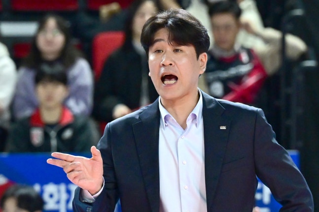 <b>김종민 감독</b> ‘<b>코치 폭행</b>’ 징계 요구, 스포츠윤리센터... 
