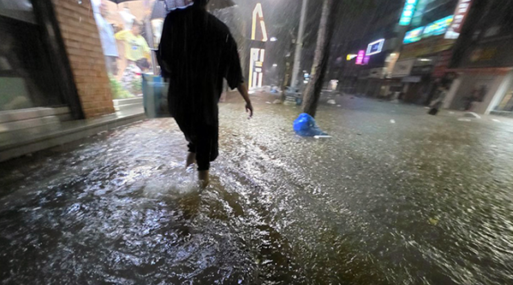  ️ 남부지방 폭우에 2,500명 대피…전남 무안 60대 숨져