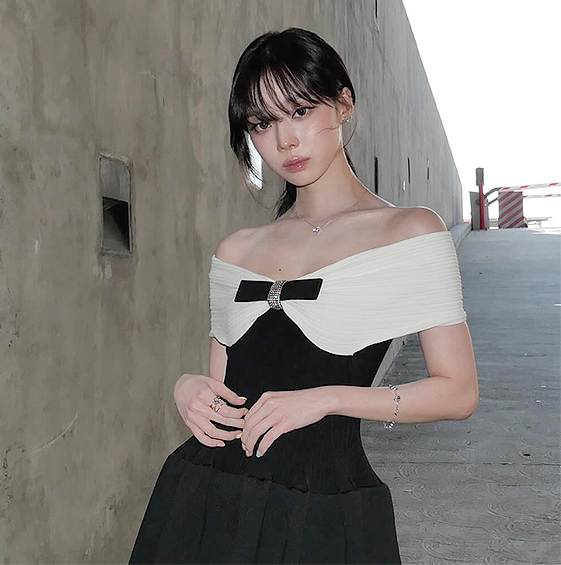  윈터 LA KCON 2025 오프숄더 미니드레스 어떤거?