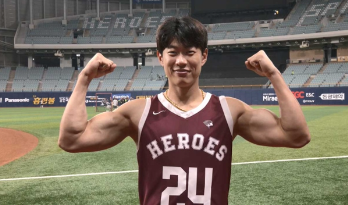 [속보] <b>송성문</b>, <b>키움</b>과 '<b>120억</b>원 6년 잭팟' 계약! 비FA... 