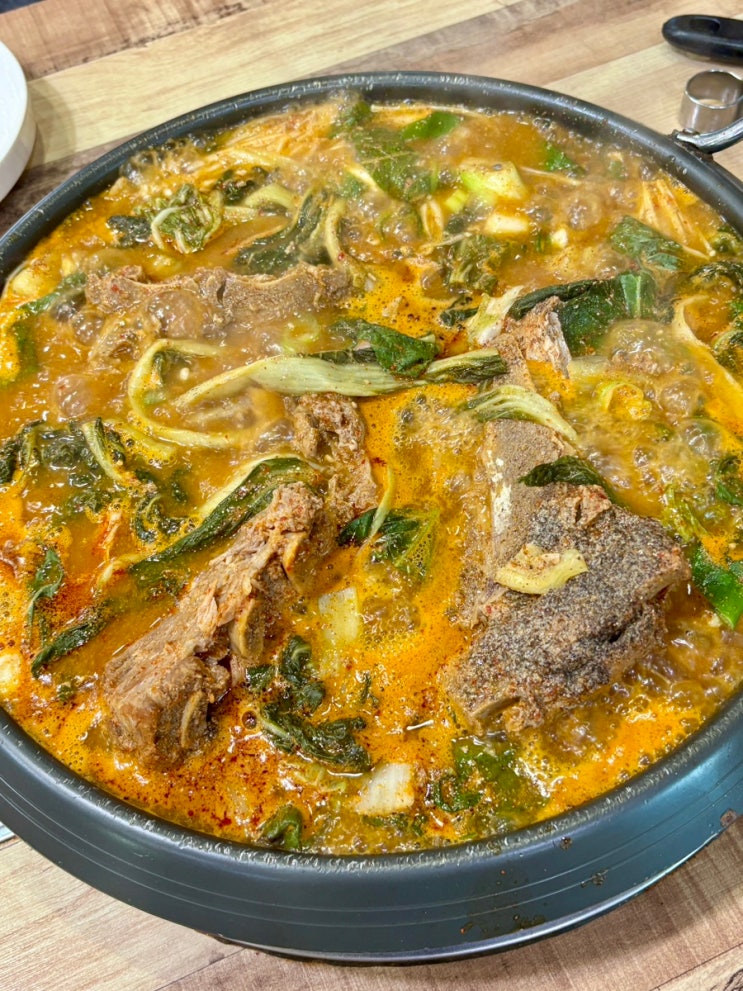  경기도 도농역 깔끔한 감자탕 맛집 맑고 칼칼한 우거지 용룡감자탕