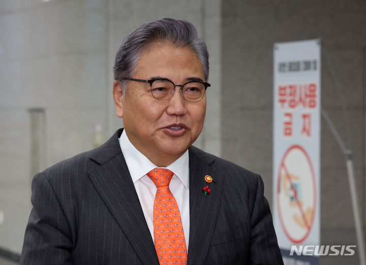 [속보] <b>김건희</b> 여사 <b>특검</b>, <b>박진</b> 전 외교부 장관 전격 소환!... 