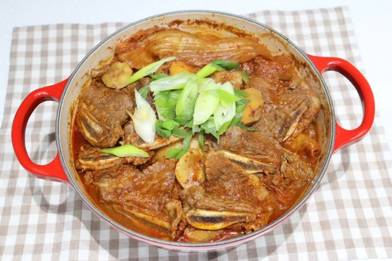 la갈비김치찜 만드는 법 르크루제 찜요리 집들이 요리 레시피 la갈비 손질 방법 묵은지갈비찜