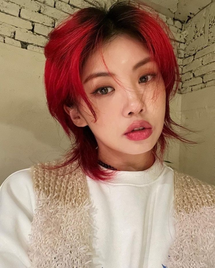  미금역 하이라이트는 지윤 실장답게! 스우파 아이키 레드 포인트 컬러 제안
