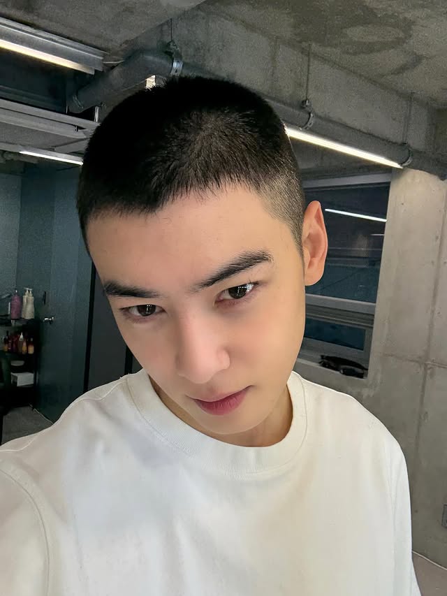 설거지하는 <b>차은우</b>? 군대에서도 잘생김은 열일 중…훈련소 <b>근황</b>... 