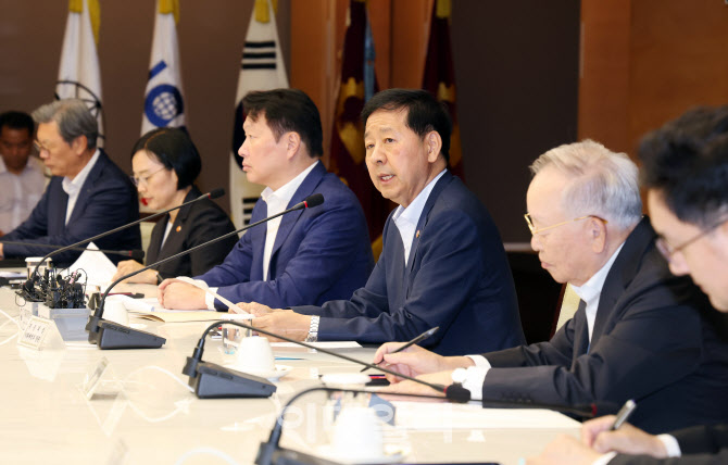 한국 경제의 새로운 전환점-'기업 중심 진짜<b>성장</b>' <b>성장전략 TF</b>... 