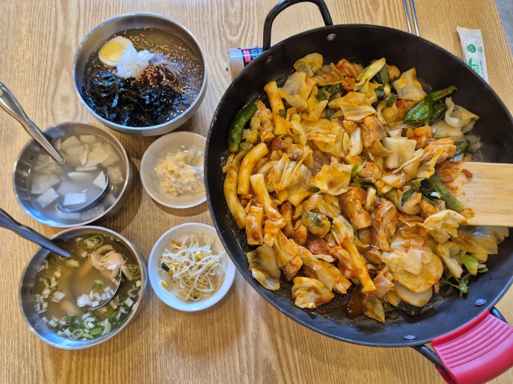  국회의사당역 맛집 계몽, 국내산 재료로 만든 닭갈비와 막국수의 환상 조합!