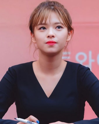 <b>트와이스 정연</b>, 목디스크 수술과 약물 부작용에도 팬심은... 