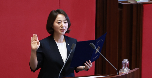  임광현 국세청장 후임으로 비례대표 승계한 이주희 의원, 이력보니
