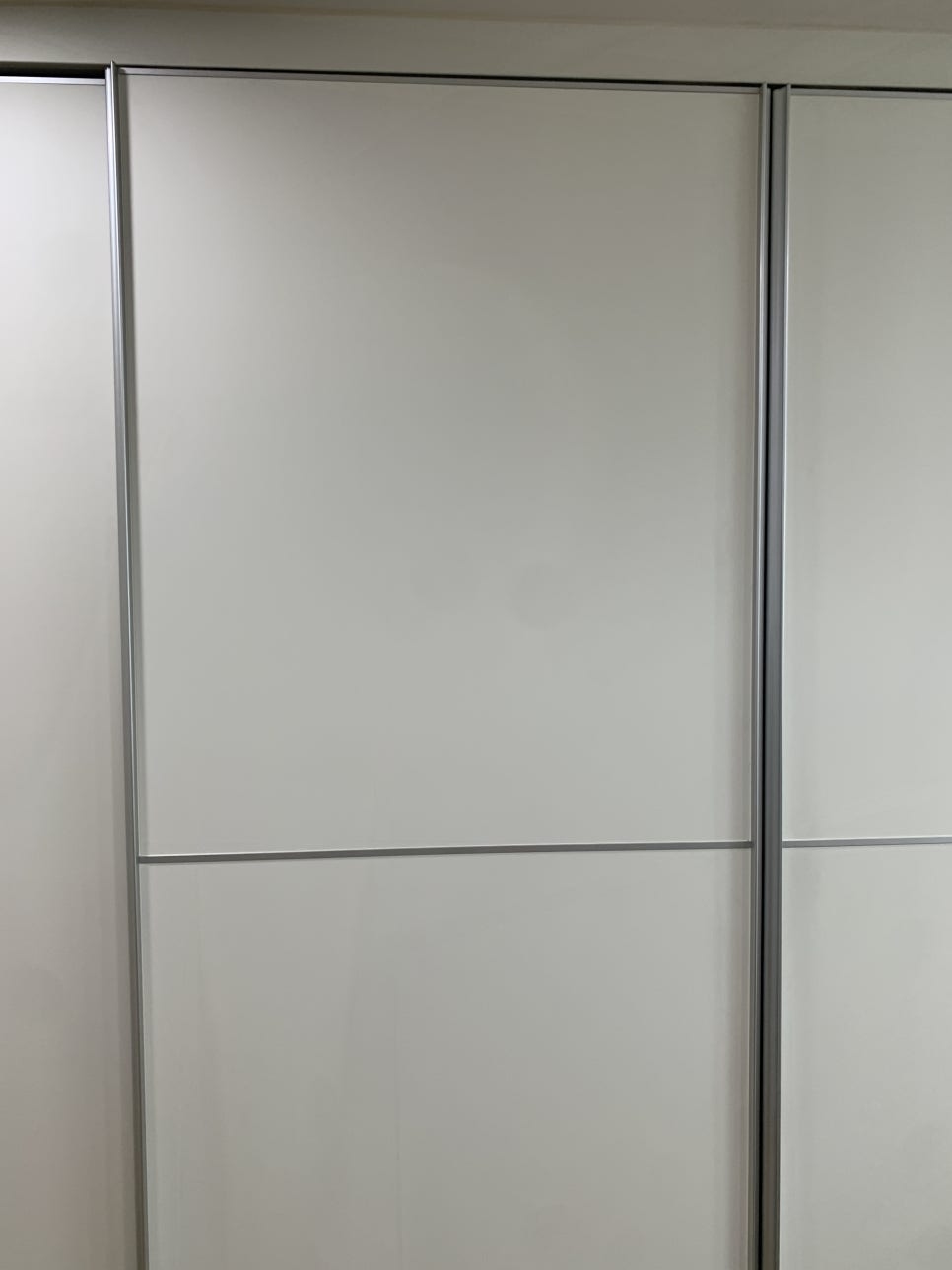 붙박이장 미닫이문 레일 롤러 고장 교체 수리 방법 및 비용 (인천)