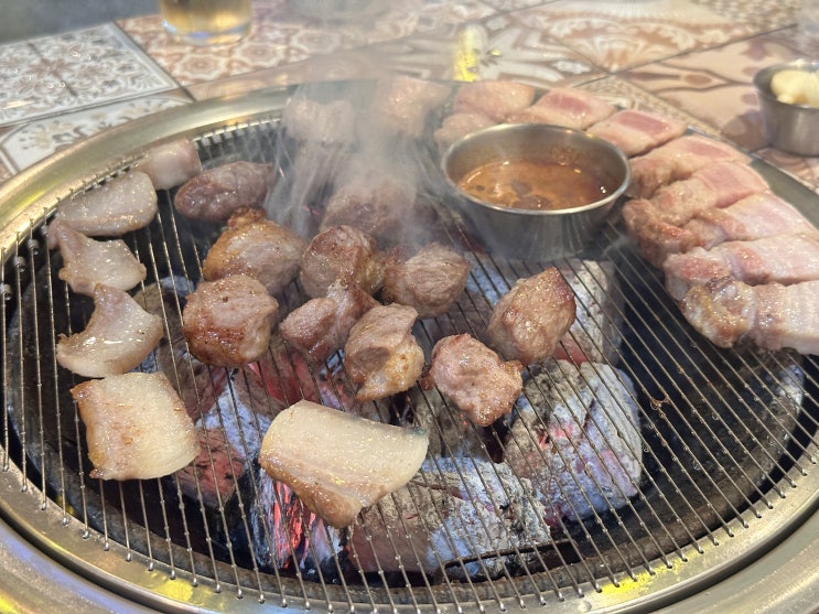  합정역맛집, 육즙 가득한 제주 흑돼지에 김치찌개 조합이 최고! 옹달샘 합정점 (합정역고기 강추!)