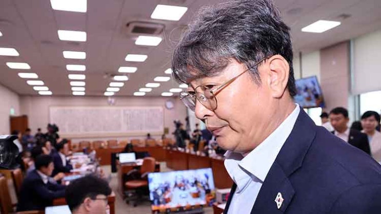 [정치] 국회 본회의장서 드러난 <b>이춘석</b> 의원 ‘주식 차명거래’... 