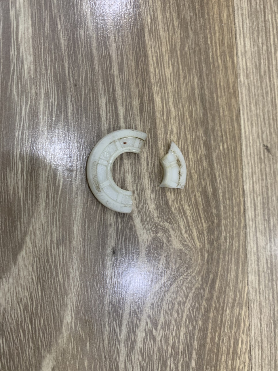 붙박이장 미닫이문 레일 롤러 고장 교체 수리 방법 및 비용 (인천)