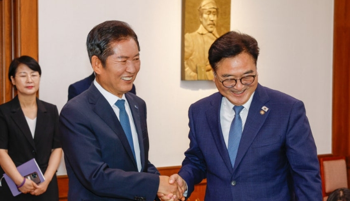 <b>정청래</b>, 국민의힘 예방 제외 이유 뚜렷…개혁·책임 정치를... 