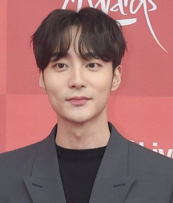   로이킴, 데뷔 12년 만에 홀로서기…