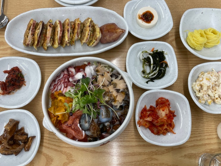  속초항아리물회, 항아리 가득 해삼·전복으로 완성한 ‘바다 한 그릇’