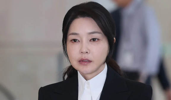 첫 <b>피의자</b> 신분 전직 대통령 배우자 <b>김건희</b> 특검 <b>조사</b> : 16가지... 