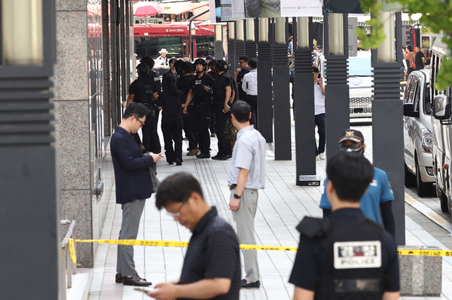 <b>신세계백화점 폭파 협박</b>, 범인은 중학생… 제주서 <b>검거</b>