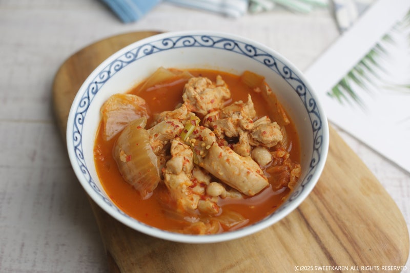 묵은지로 만든 닭김치찜 저녁메뉴 닭고기묵은김치찌개 닭다리살요리
