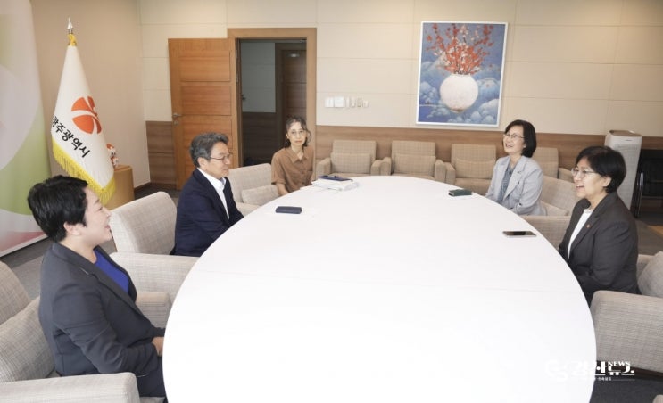 <b>정은경</b> 복지부 장관, ‘광주다움 <b>통합돌봄</b>’ 현장 방문… 내년... 