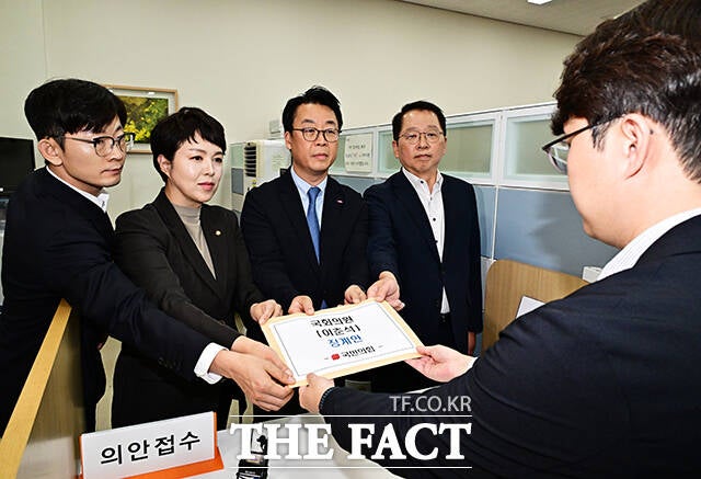[네이버 뉴스] <b>국민의힘</b>, '차명 거래 의혹' <b>이춘석</b> 징계안 제출... 