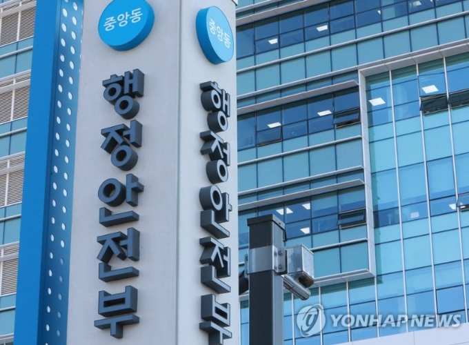  정부청사 미화원, 앞으로 ‘환경실무원’으로 통일 호칭