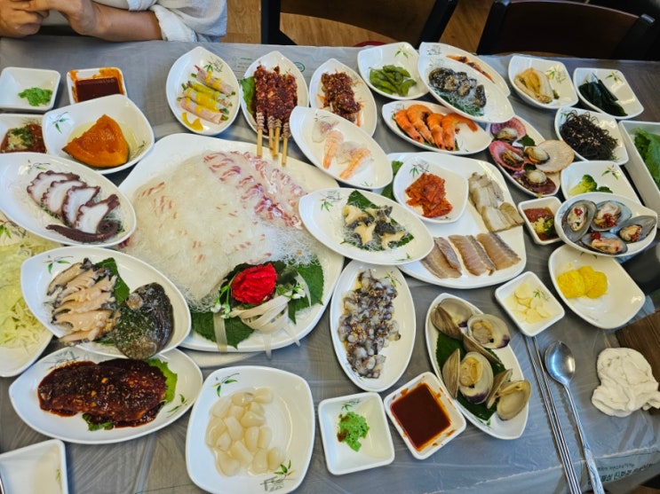  목포 북항 회센터 상이 부족할 만큼 인심 넘치는 다미횟집