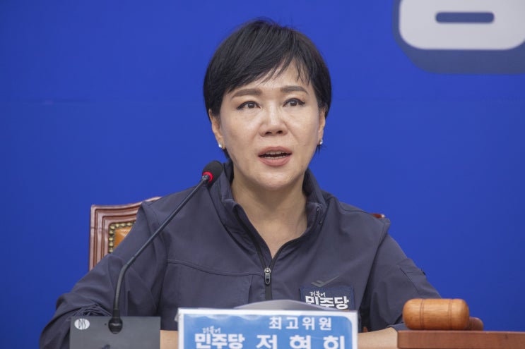“<b>권익</b>위가 죽었다”…정치권, <b>유철환</b> <b>위원장 사퇴 압박</b>