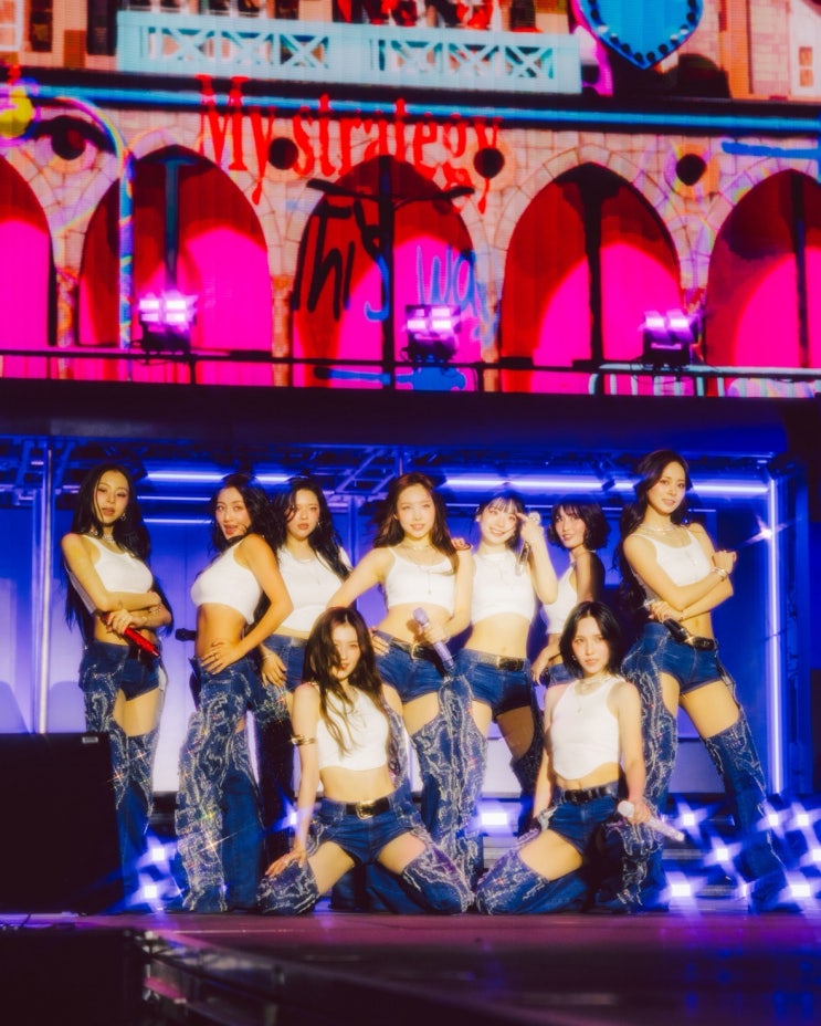 ' <b>트와이스</b> 빌보드 핫100 (hot100) <b>커리어하이</b> 달성! + 사브리나... 