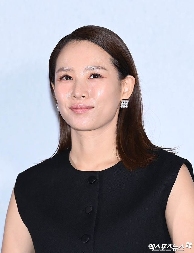 <b>조윤희</b>, '이동건과 이혼' 5년만 <b>이상형</b> 만났다…"너무 떨려... 