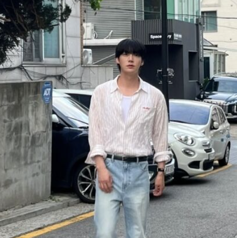  안재현, 거리도 런웨이로…무심한 듯 시크한 여름 패션 