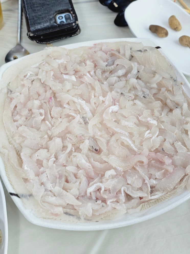  구룡포 바닷가 바라보며 새벽에 갓 잡은 자연산 활어회를 먹을 수 있는 곳 포항 은미횟집