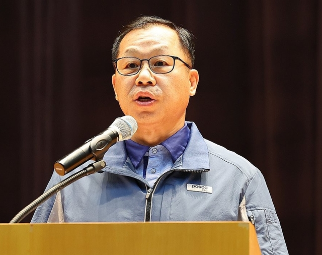 휴가 중 이대통령, “<b>포스코이앤씨 면허취소</b> 검토 지시” 파장... 