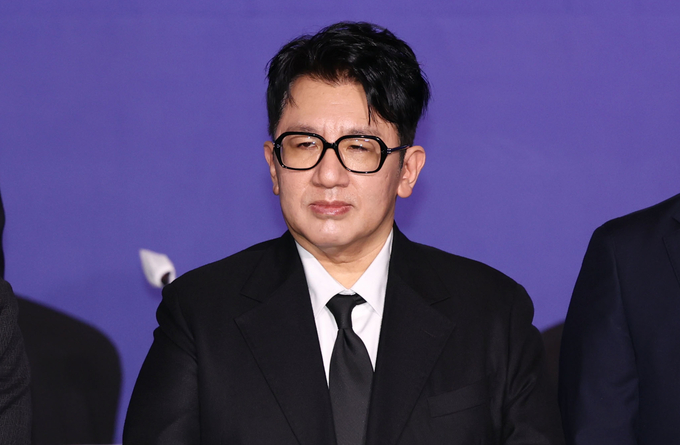 <b>방시혁</b> “구성원께 사과…속히 <b>귀국</b>해 당국 <b>조사</b> 받을 것”... 