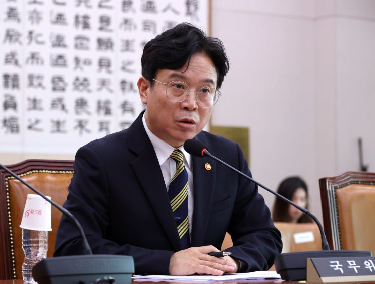 <b>김영훈</b> 고용<b>장관</b> “이주<b>노동자</b> 인권침해, 무관용 대응할 것”