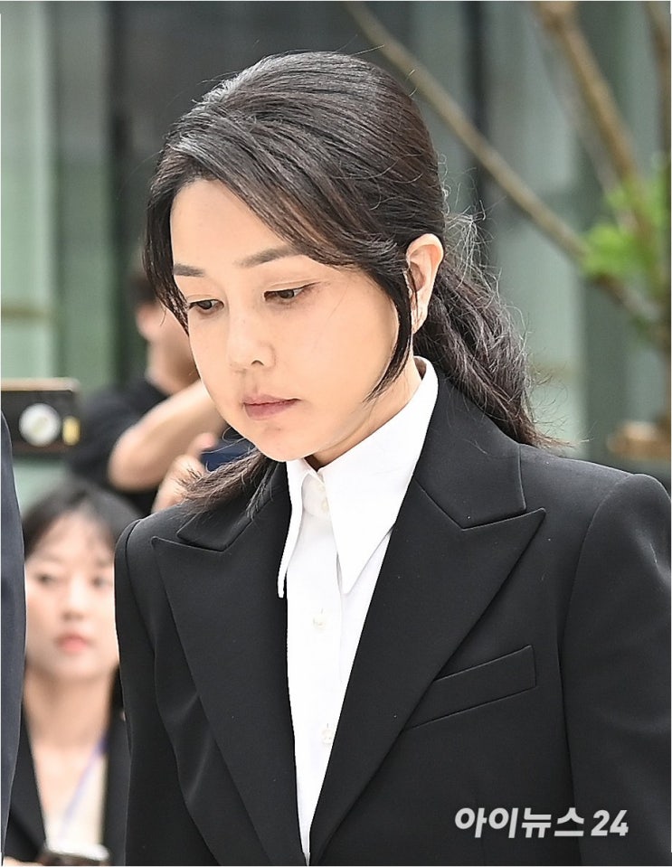 <b>김건희</b> 여사, 특검 출석: 헌정사상 첫 <b>피의자 조사</b>, 무엇이... 