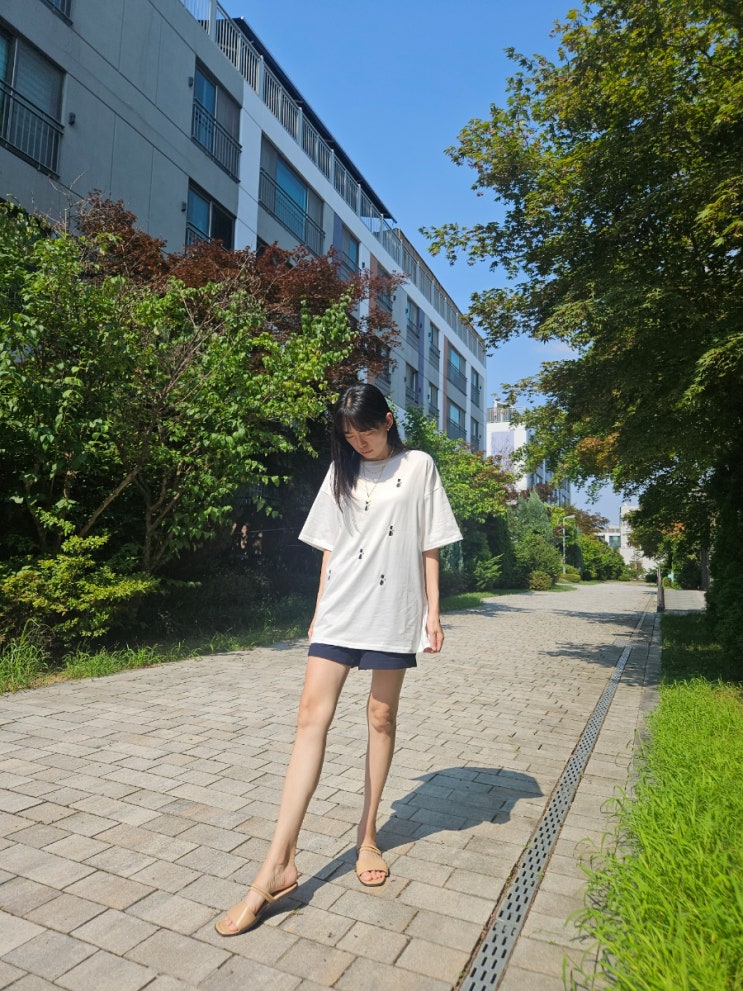  [리더스타 여성티셔츠 여성반팔티 오버핏 자수 반팔 티셔츠] 편하고 스타일리시한 여성티셔츠