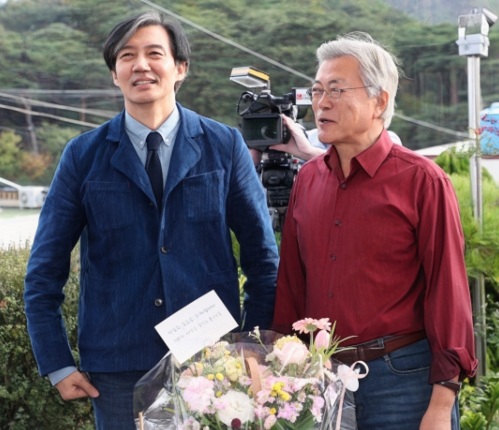 문재인의 <b>조국 사면 건의</b>와 광복절 특사의 정국