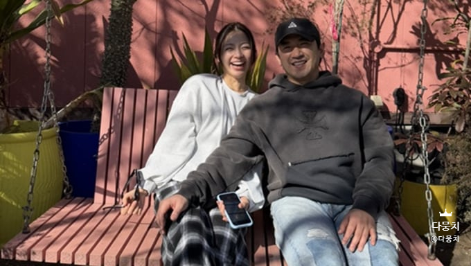 <b>이민우</b>, <b>예비신부</b> 얼굴 최초 공개...6세 <b>딸</b> 품은 새 가족