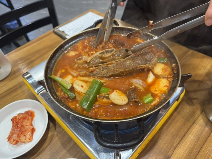  신사 가로수길 맛집 추천 ‘청자매운갈비찜’