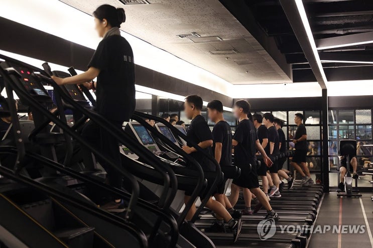 "하루 25분 중강도 운동, 직장인 번아웃 위험 낮춰"