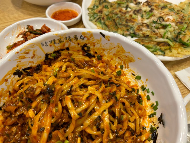  [용산역] 탄수화물 러버가 강력 추천하는 칼국수 맛집 추천 <한강로칼국수 용산아이파크몰점>