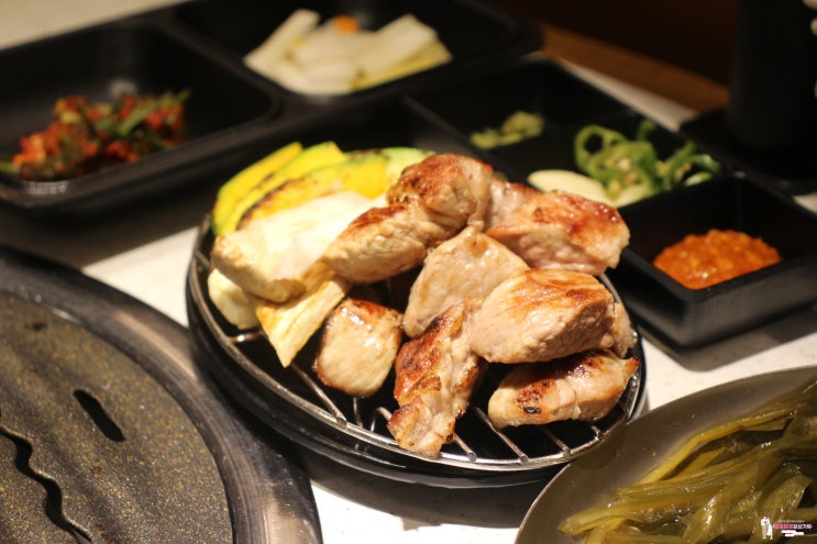  그릴링 서비스 제공되는 화양동 삼겹살 맛집 '목화돈 건대점'