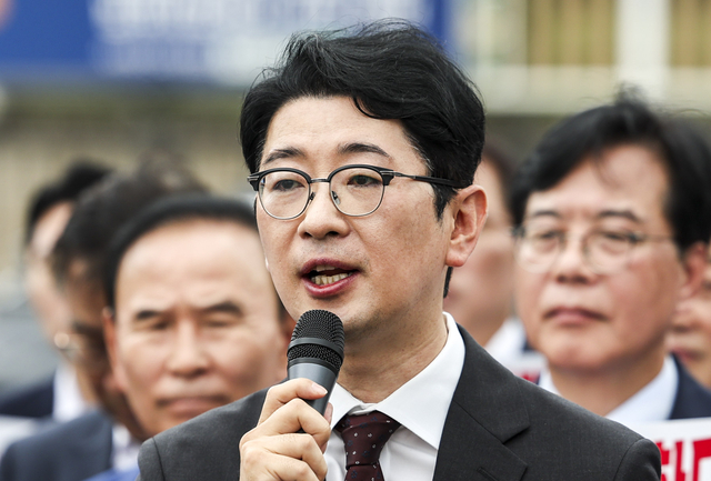 <b>이춘석</b>을 민주당 탈당은 도매뱀 꼬리자르기 위장탈당이다.