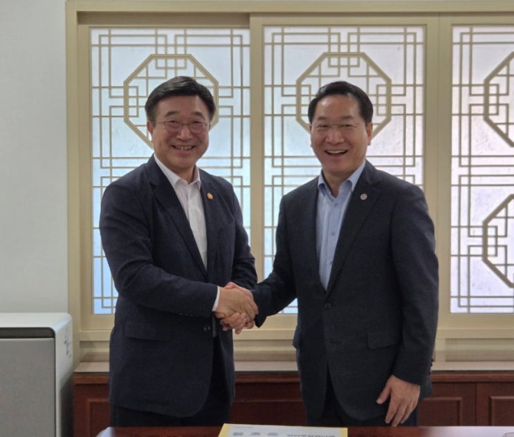 윤호중 행정안전부 장관, <b>조현 외교부 장관</b>,
