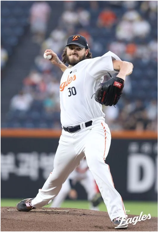 <b>한화</b> 이글스, <b>KT</b>를 5-4로 <b>제압</b>하며 하루 만에 1위 탈환